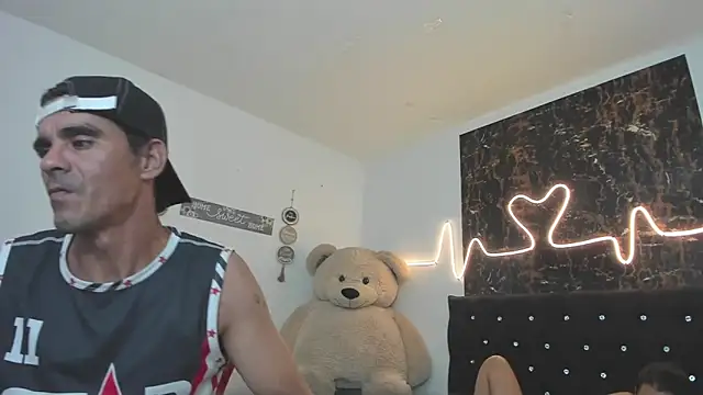 Sofi And Santy online show from May 30, 2026, 11:49 am
