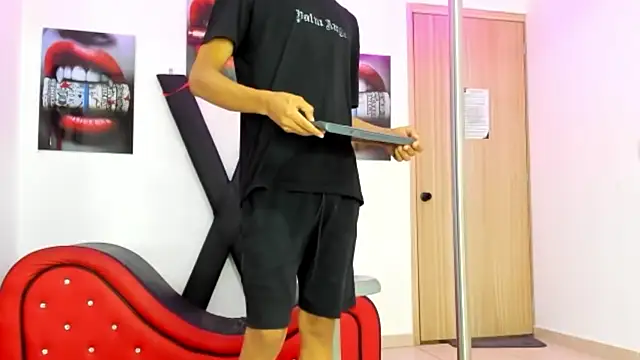 EMPIRE BOYS1 online show from November 3, 2025, 7:06 pm