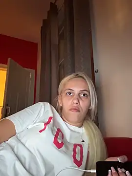 Andreea-Tina01A online show from October 13, 2025, 6:42 pm