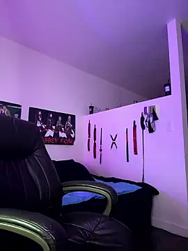 MiniMonroe online show from January 13, 2026, 1:04 pm