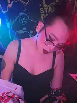 MiniMonroe online show from November 7, 2025, 7:13 am