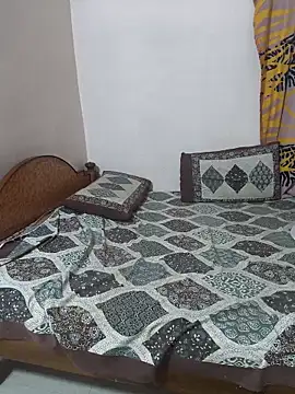 Snapshot of Best_Kannada_Couple chatting on February 4, 2026, 5:57 am Best Kannada Couple online show from February 4, 2026, 5:57 am