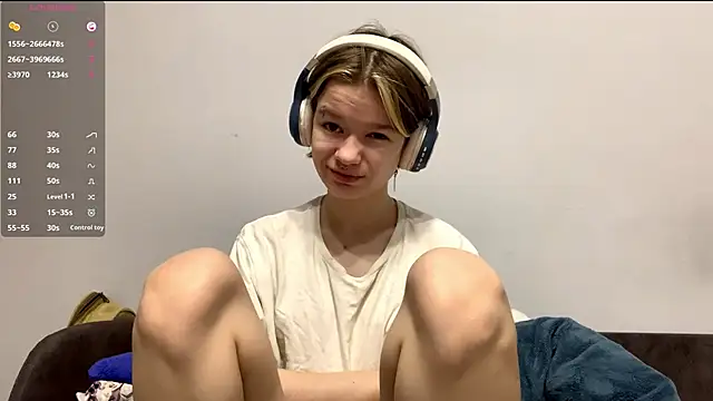 LorRebak online show from December 3, 2025, 9:42 am