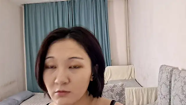 Lyndasilk online show from April 16, 2026, 3:13 pm