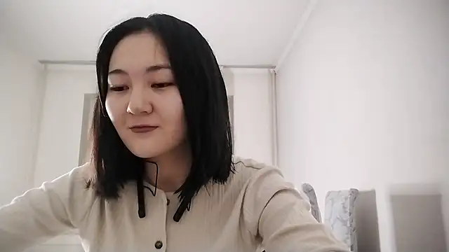 Lyndasilk online show from November 12, 2025, 2:10 pm