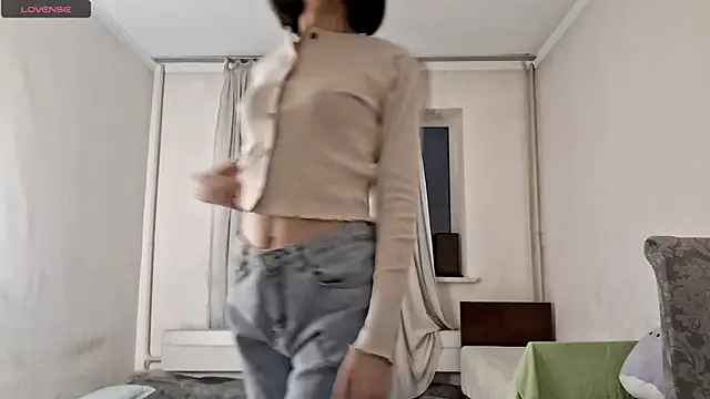 Lyndasilk online show from December 20, 2025, 5:27 pm