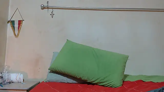 Monellaxx online show from December 4, 2025, 8:30 pm