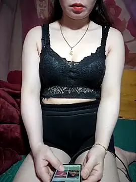 LeanaLy online show from November 4, 2025, 10:52 am