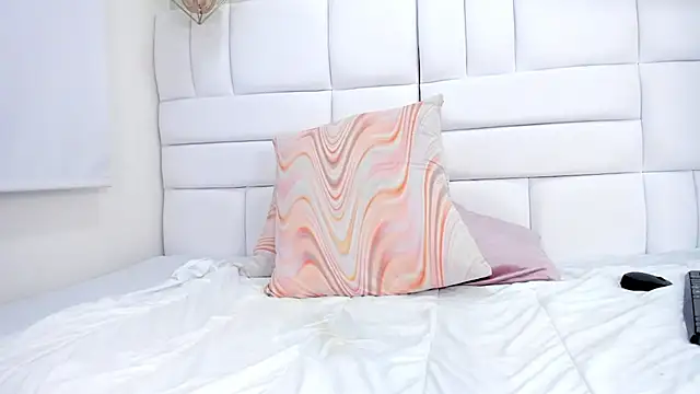 denisse khan online show from March 14, 2026, 5:24 am