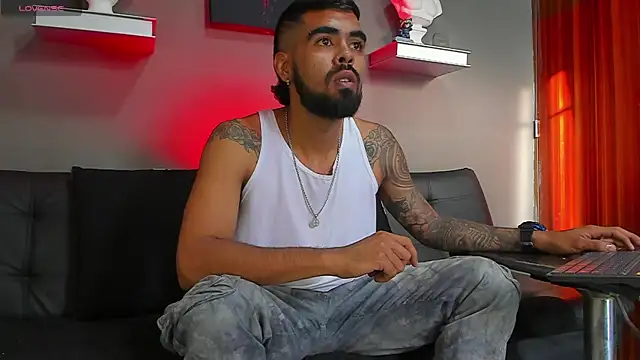 Snapshot of black_kameron_ chatting on October 28, 2025, 9:47 pm black kameron  online show from October 28, 2025, 9:47 pm