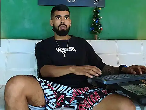 black kameron  online show from December 14, 2025, 8:47 pm