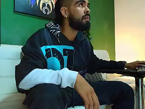 black kameron  online show from November 21, 2025, 6:34 am