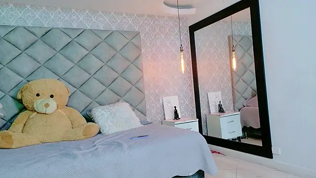 CARO ADAMS1 online show from February 4, 2026, 11:16 am