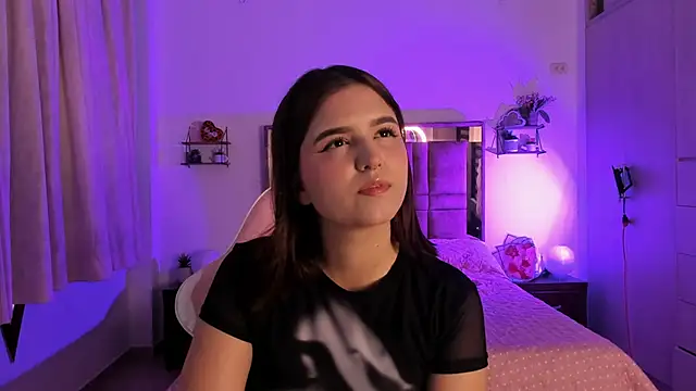 MIACUTEE  online show from January 5, 2026, 9:07 pm