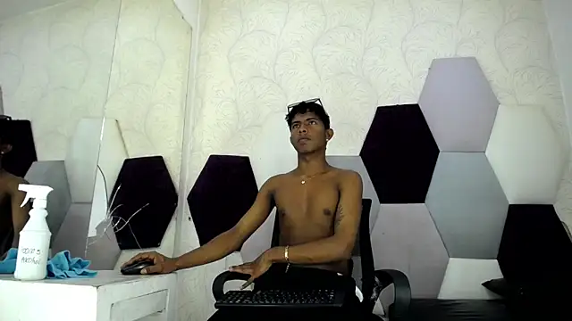 Snapshot of Mick_storm chatting on February 26, 2026, 7:36 pm Mick storm online show from February 26, 2026, 7:36 pm