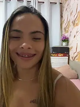 safadinhaquenteW online show from July 9, 2026, 1:43 pm