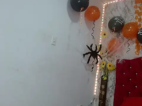  Danna Milf  online show from October 15, 2025, 12:57 pm