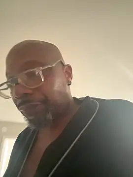 Nolaboyz online show from April 10, 2026, 8:27 pm