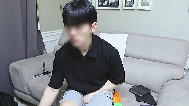 koreanboy2341 online show from June 12, 2026, 2:48 pm