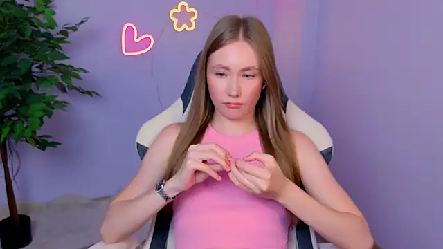 EllyColins online show from July 5, 2026, 4:30 am