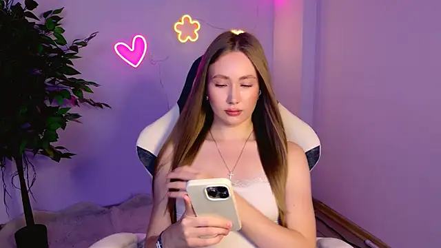 EllyColins online show from July 8, 2026, 3:19 am