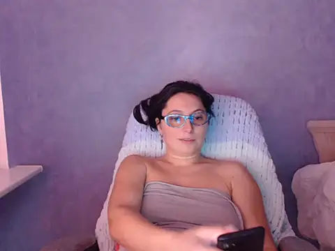 LuckyLisa23 online show from February 5, 2026, 5:42 pm