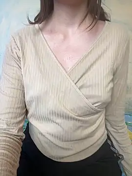 KittieCreme online show from November 3, 2025, 9:24 am