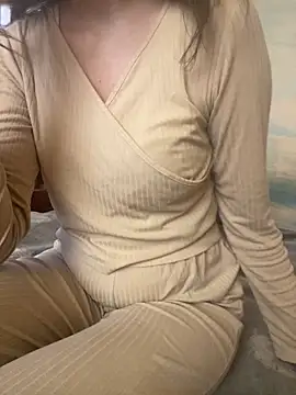 KittieCreme online show from February 13, 2026, 8:25 am