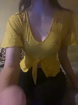 KittieCreme online show from December 5, 2025, 2:48 pm