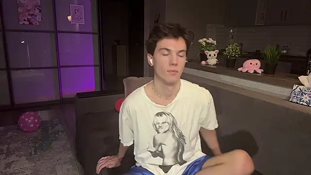 Jeremy1Scott online show from November 23, 2025, 3:38 am