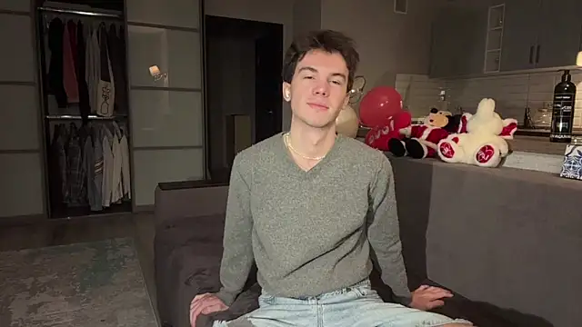 Jeremy1Scott online show from November 22, 2025, 3:27 am