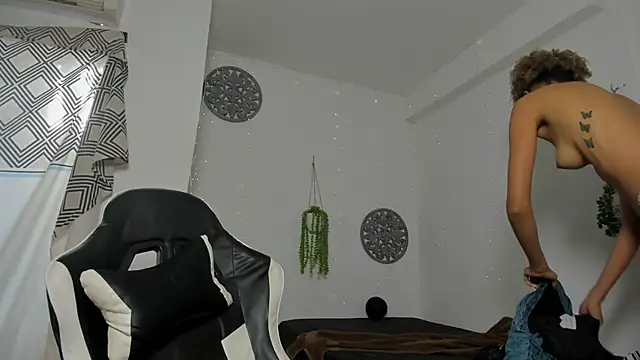 Hotblosson online show from October 24, 2025, 2:38 pm