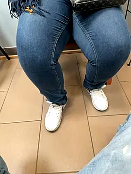 kevetvivi online show from November 29, 2025, 9:31 am