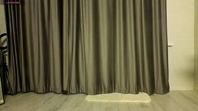 MissPompadure online show from April 8, 2026, 9:27 pm