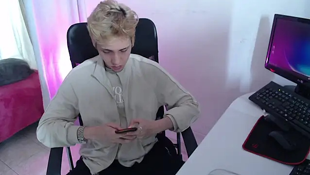 Snapshot of KingSuccubus chatting on October 13, 2025, 7:26 pm KingSuccubus online show from October 13, 2025, 7:26 pm