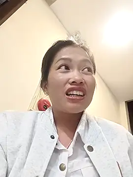 -Paige- online show from October 14, 2025, 3:23 pm