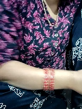 Hot-ranisa online show from November 17, 2025, 4:05 am