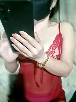 Snapshot of LalayCii chatting on November 11, 2025, 11:42 pm LalayCii online show from November 11, 2025, 11:42 pm