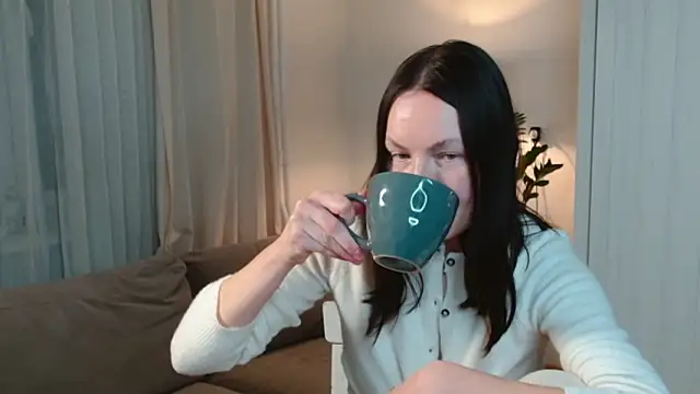 Snapshot of LittleNicolee chatting on February 6, 2026, 8:49 pm LittleNicolee online show from February 6, 2026, 8:49 pm