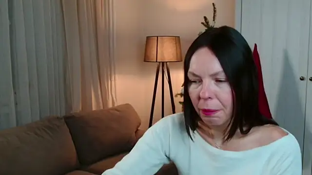 Snapshot of LittleNicolee chatting on December 20, 2025, 6:11 pm LittleNicolee online show from December 20, 2025, 6:11 pm