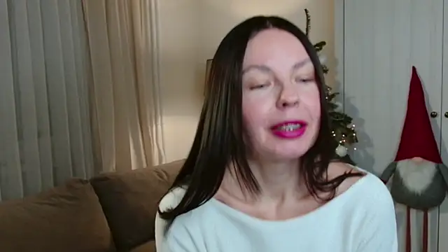 Snapshot of LittleNicolee chatting on December 19, 2025, 7:05 pm LittleNicolee online show from December 19, 2025, 7:05 pm