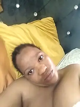 CaramelBoootie online show from April 5, 2026, 7:26 am