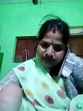 Karishma cute online show from January 12, 2026, 6:15 pm