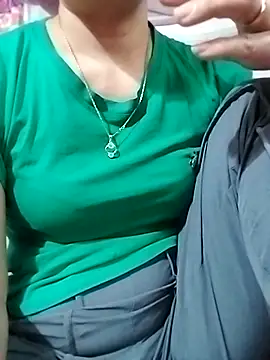 Snapshot of YiyinLy chatting on November 28, 2025, 5:29 am YiyinLy online show from November 28, 2025, 5:29 am