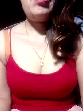 YiyinLy online show from March 19, 2026, 9:15 pm