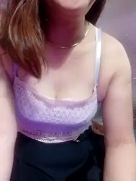 YiyinLy online show from March 24, 2026, 6:46 am