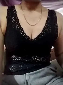 Snapshot of YiyinLy chatting on November 1, 2025, 11:26 am YiyinLy online show from November 1, 2025, 11:26 am