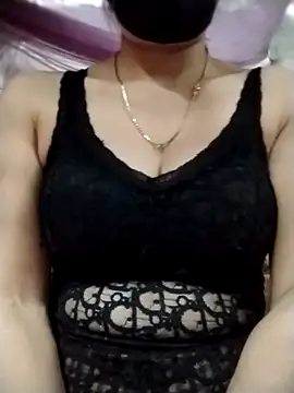 Snapshot of YiyinLy chatting on November 2, 2025, 11:59 am YiyinLy online show from November 2, 2025, 11:59 am