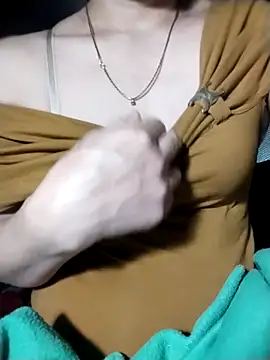 Snapshot of YiyinLy chatting on November 7, 2025, 4:00 pm YiyinLy online show from November 7, 2025, 4:00 pm