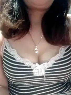 YiyinLy online show from March 11, 2026, 9:03 am